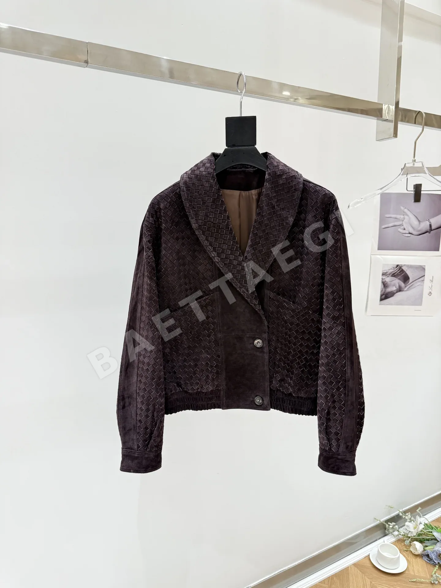 보테가베네타 여성 램스킨 오프숄더 자켓 206349