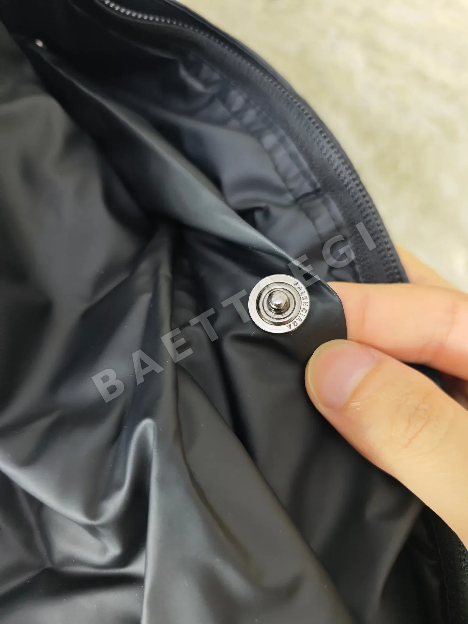 발렌시아가 랩 퍼퍼 숏 패딩 자켓 상세 이미지 5