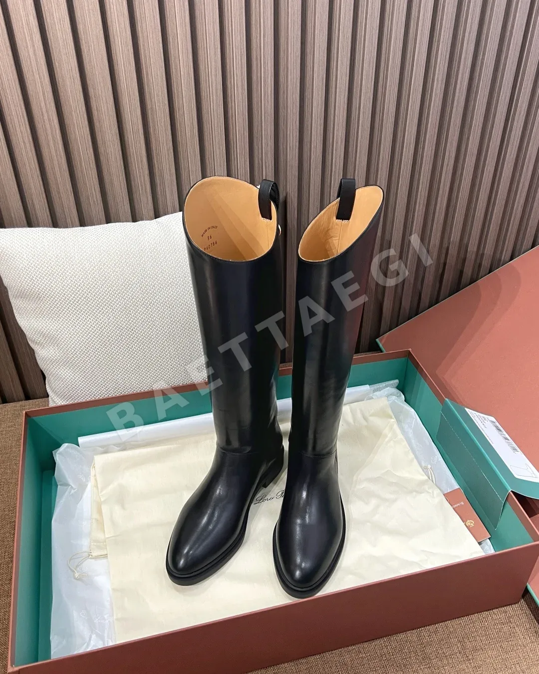 로로피아나 부츠 가죽 메탈 로고 굽 상세 이미지 3