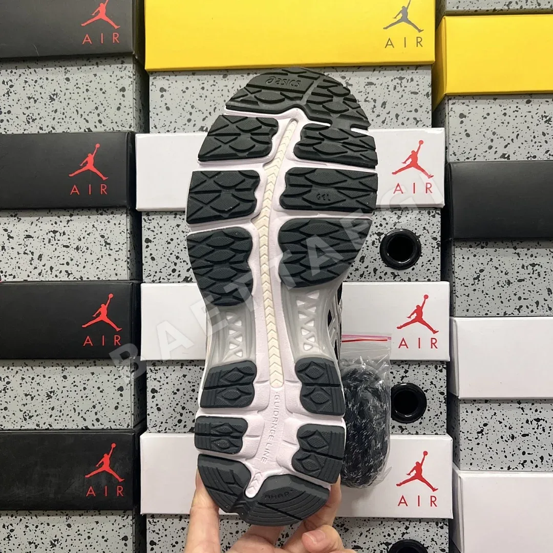 아식스 [ZC] 젤 카야노 12.1 1203A846-020 200318 Asics Gel-Kayano 12.1 Kith Peat Cream 상세 이미지 3