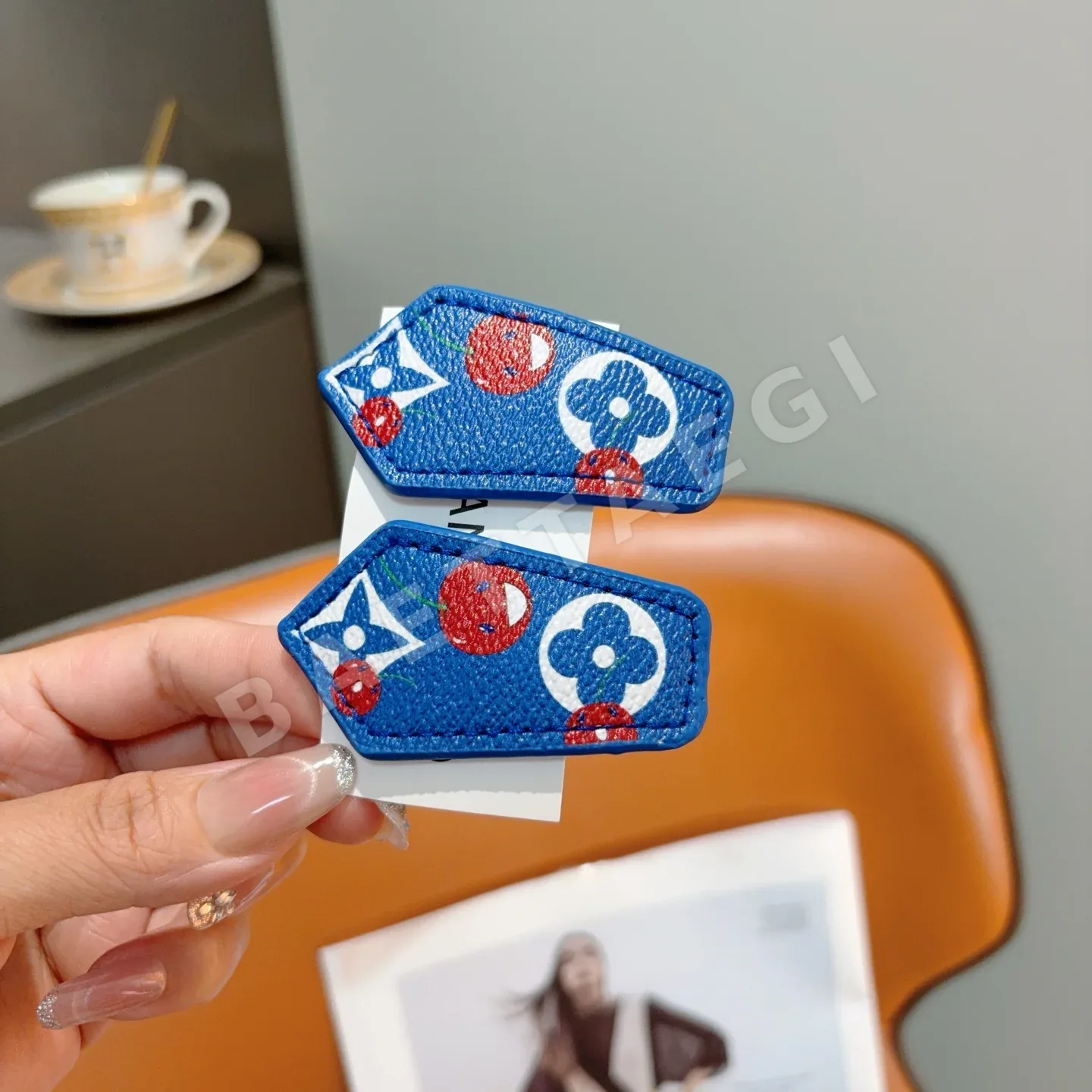 루이비통 로고 헤어 클립 세트 상세 이미지 2