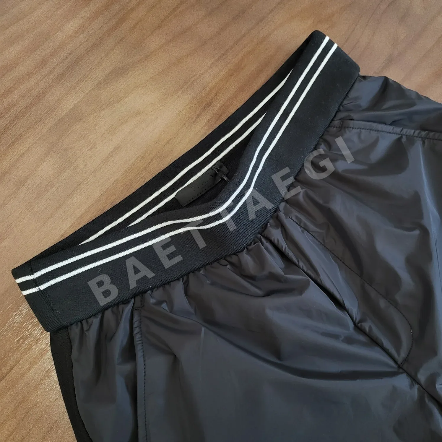 프라다 리사이클 나일론 버뮤다 남성 반바지 상세 이미지 3