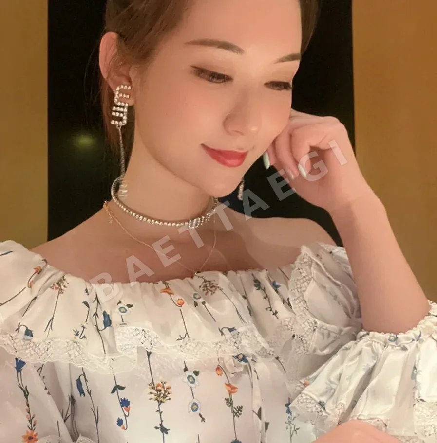 미우미우 다이아몬드 장식 초커 목걸이 상세 이미지 2