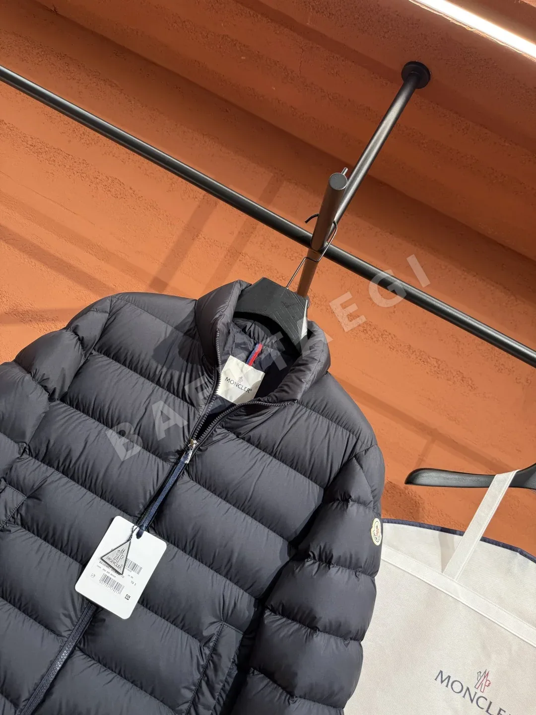 몽클레르 보디넷 쇼트 다운 자켓 상세 이미지 7