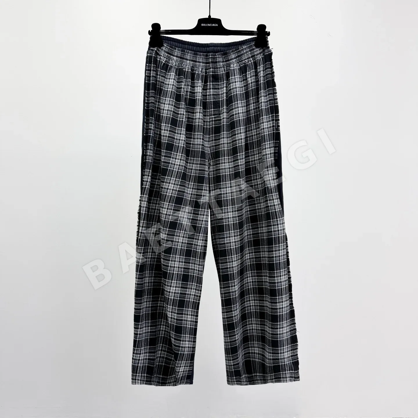 발렌시아가 그레이 체크 루즈핏 남성 바지 114235