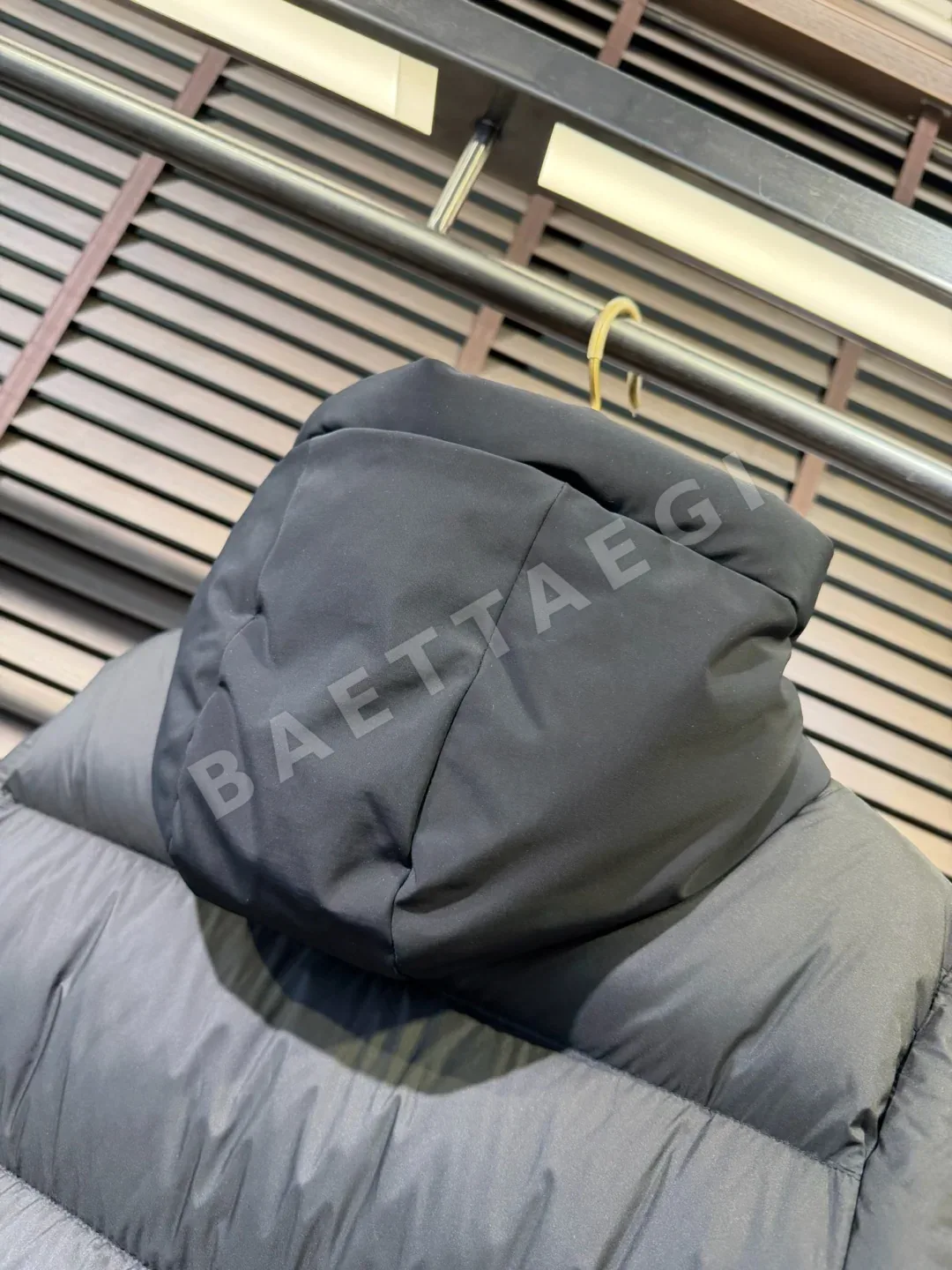 몽클레르 마데이라 쇼트 다운 재킷 상세 이미지 9