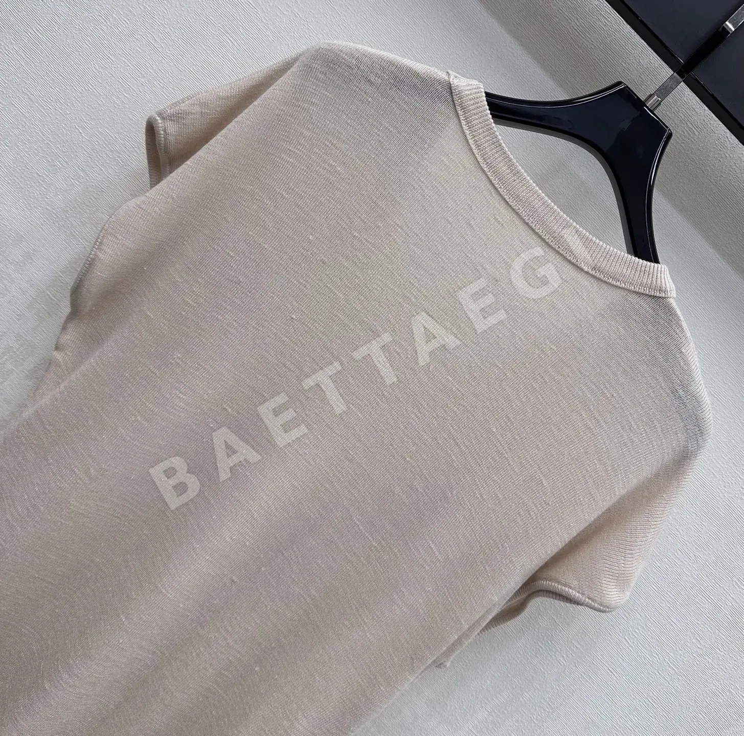 샤넬 V넥 카멜리아 비즈 자수 반팔 티셔츠 상세 이미지 7