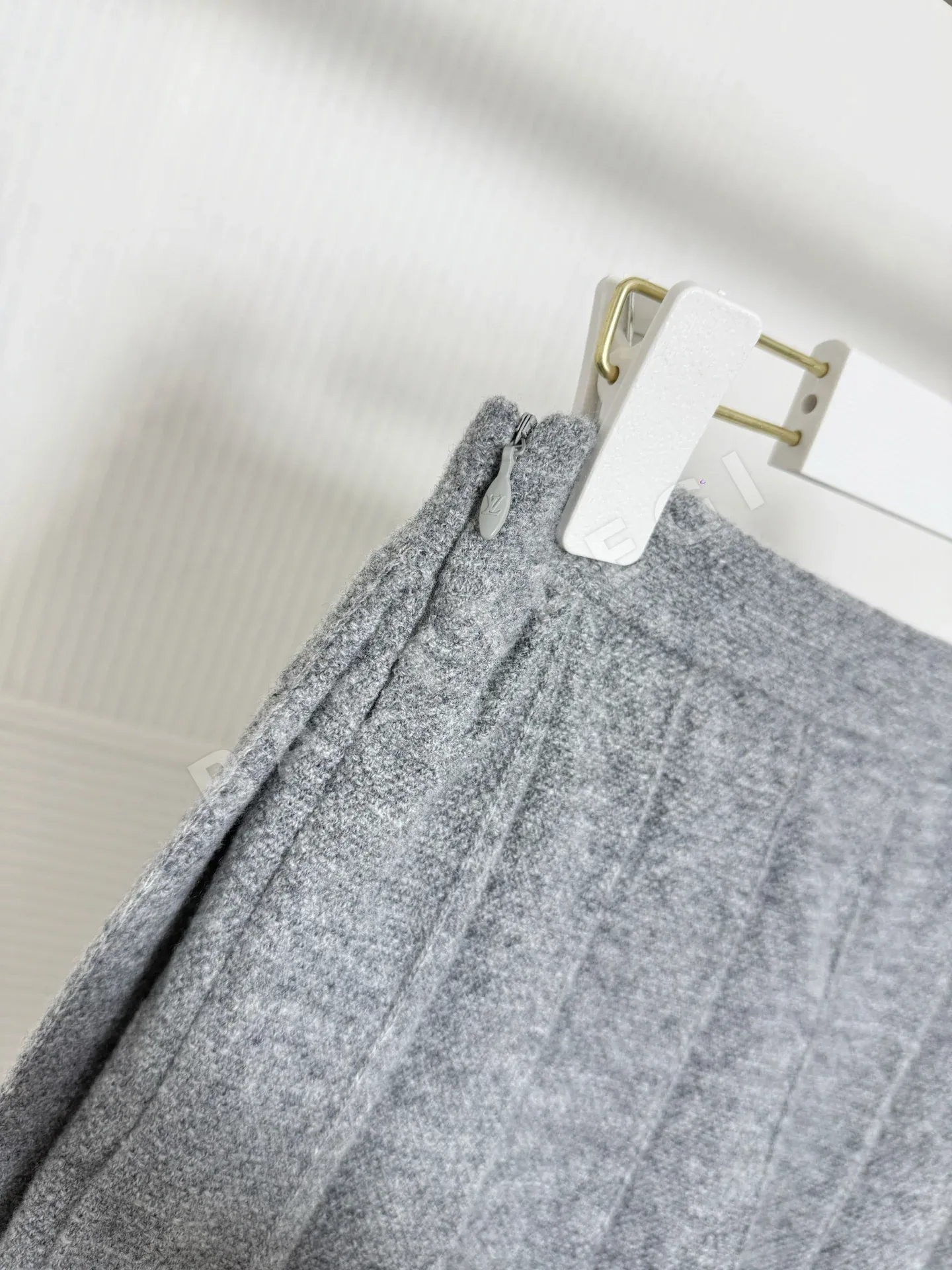 루이비통 레터 플리츠 미디 스커트 상세 이미지 5