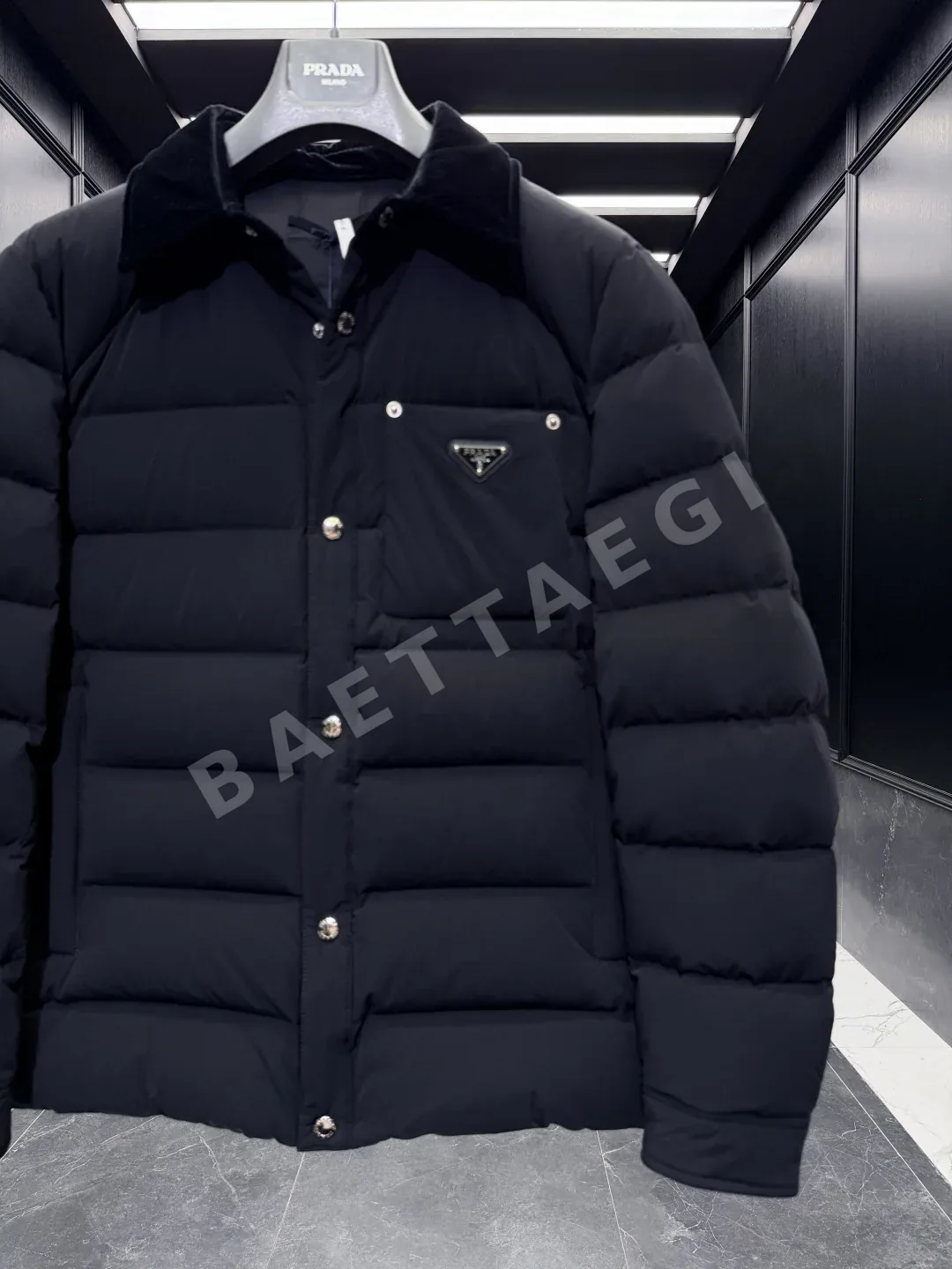 프라다 코듀로이 니트 카라 다운 패딩 점퍼 상세 이미지 7