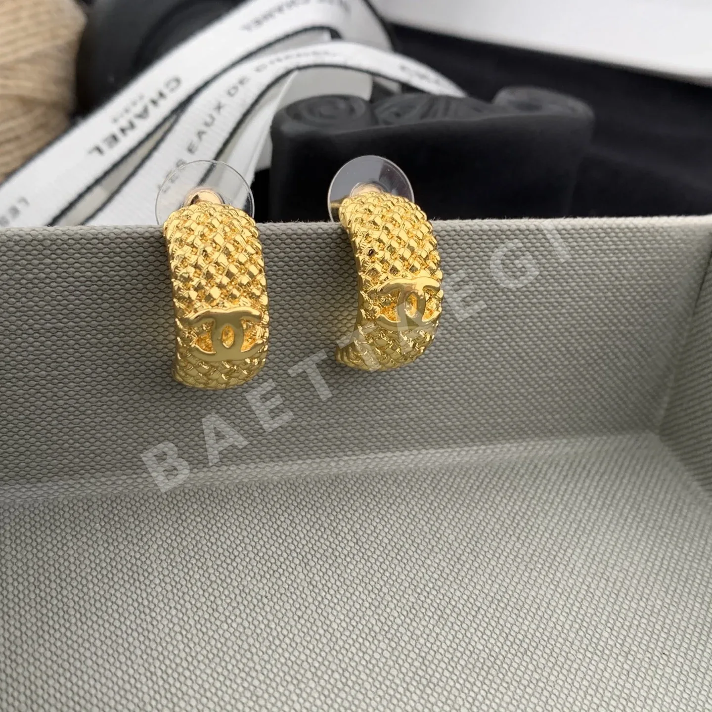 샤넬 커브드 체크 귀걸이 125072