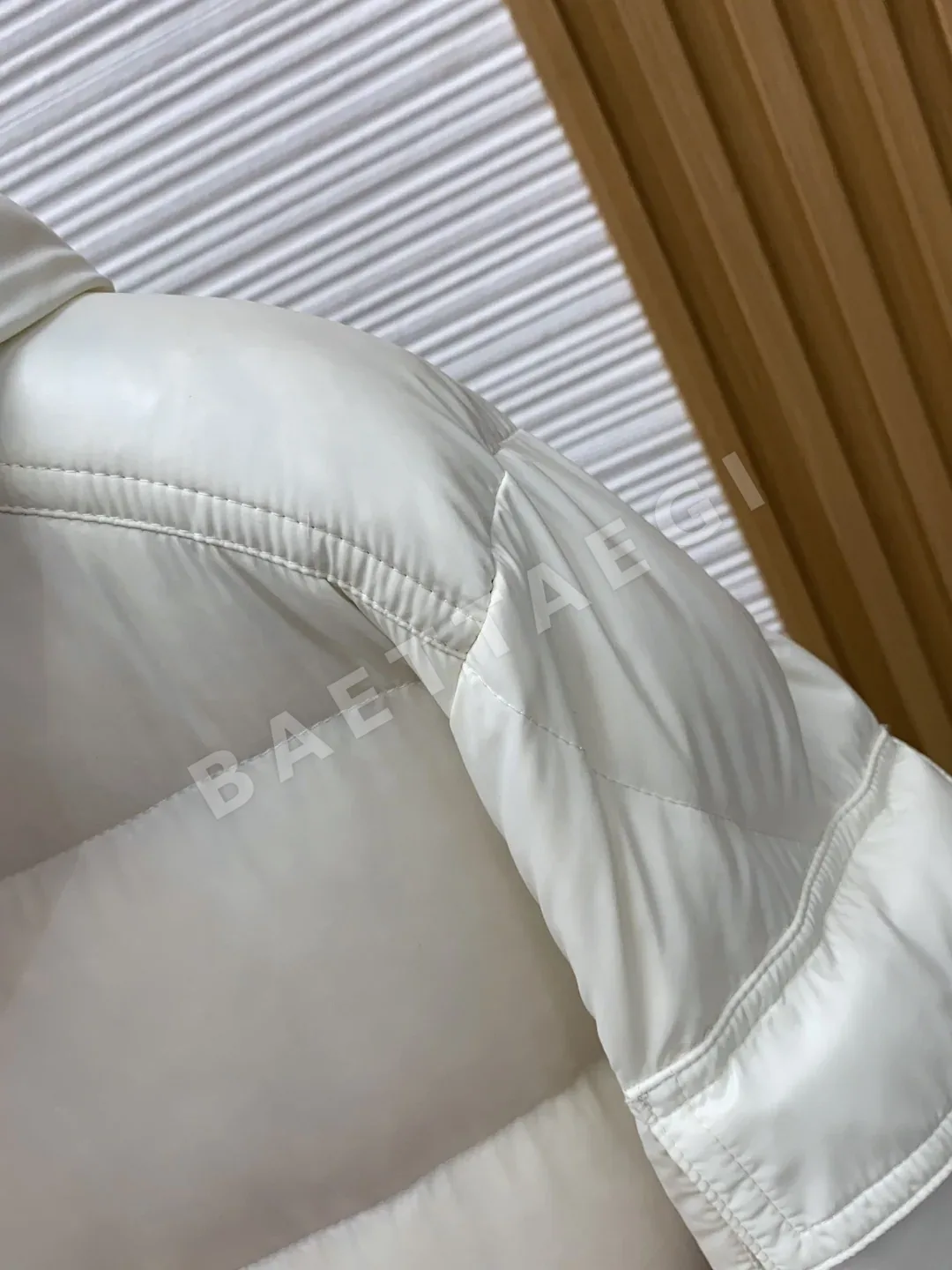 몽클레르 마얀 구스다운 남성 패딩 재킷 상세 이미지 4