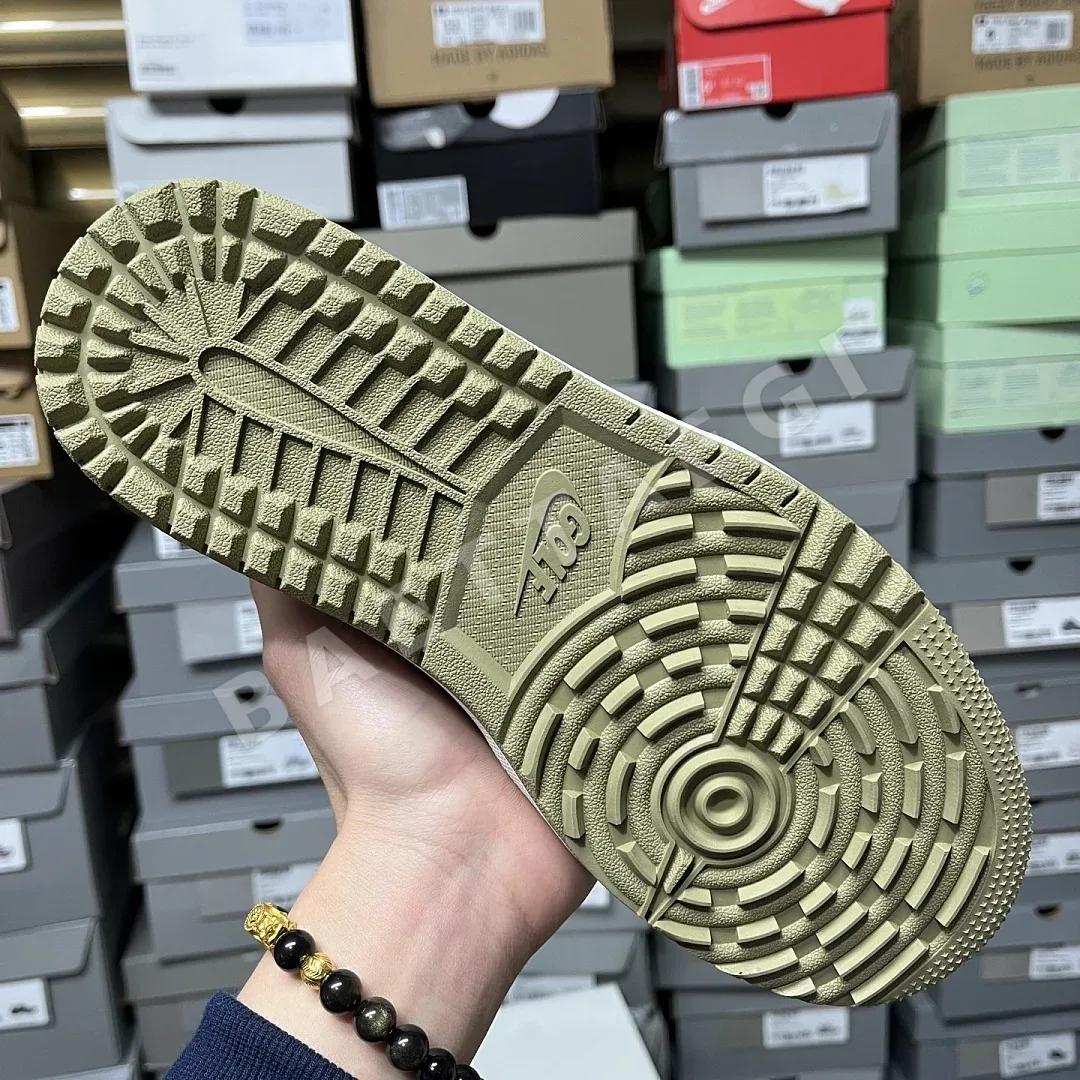 나이키 [FK] FZ3124-200 201834 Nike Travis Scott Neutral Olive 6.0 상세 이미지 8