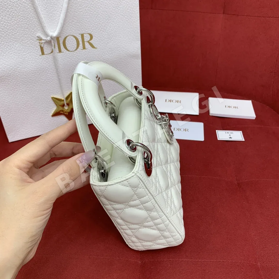 디올 미니 레이디 클래식 가방 상세 이미지 4