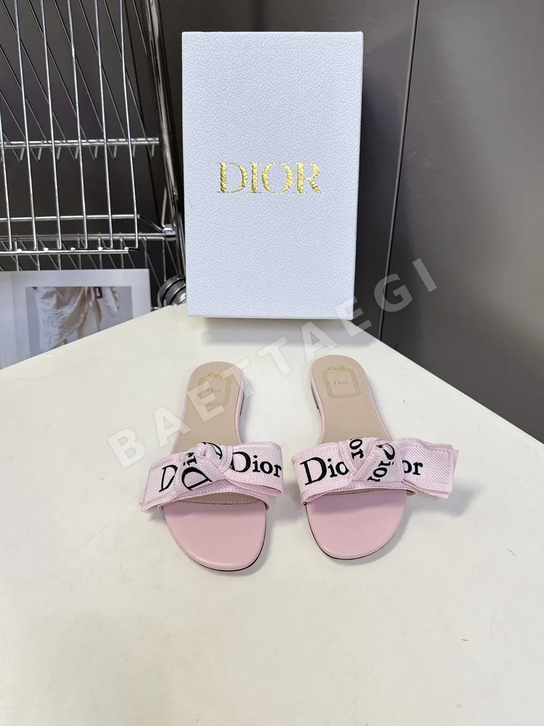 디올 보타이 플랫 샌들 98480
