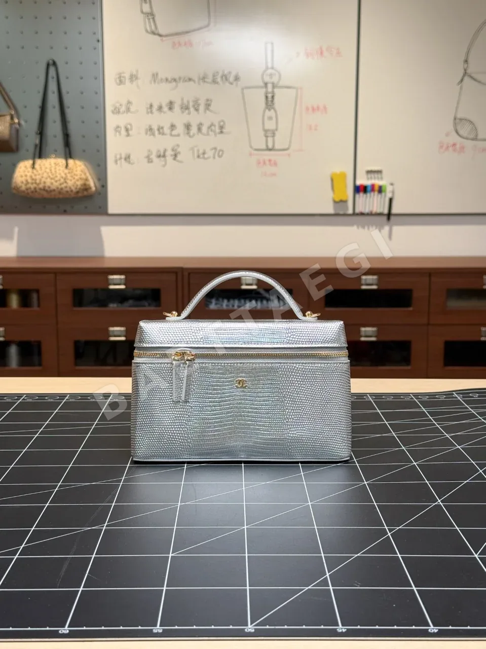 샤넬 리자드 실버 가죽 가방 181747