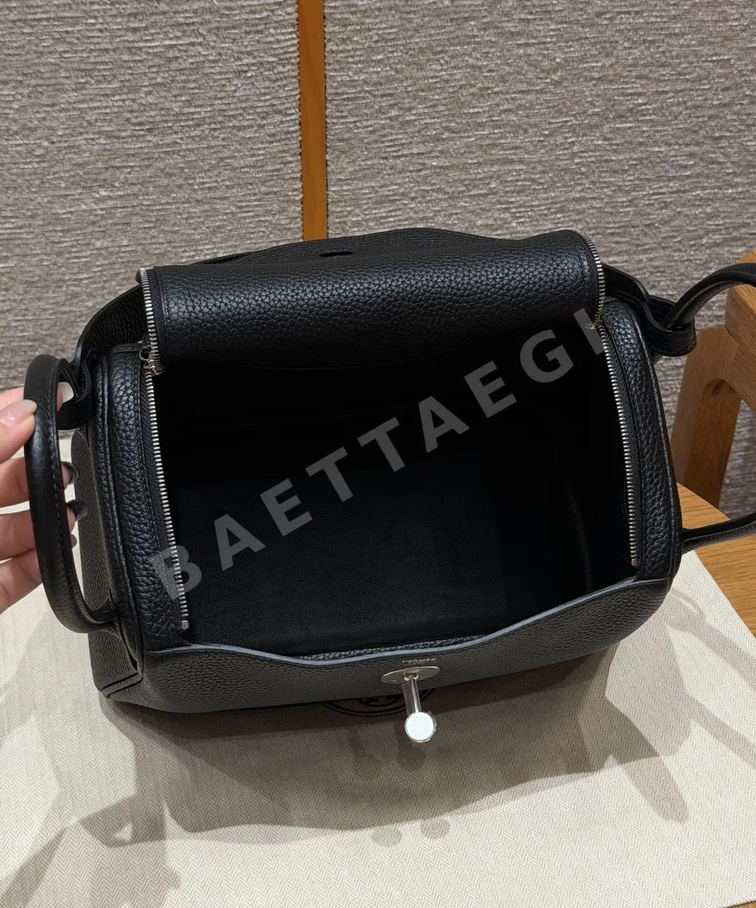 에르메스 린디 26 블랙 가죽 가방 상세 이미지 6