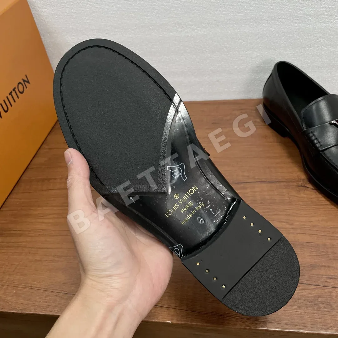 루이비통 메이저 로퍼 남성 가죽 LV 로고 메탈 버클 상세 이미지 6
