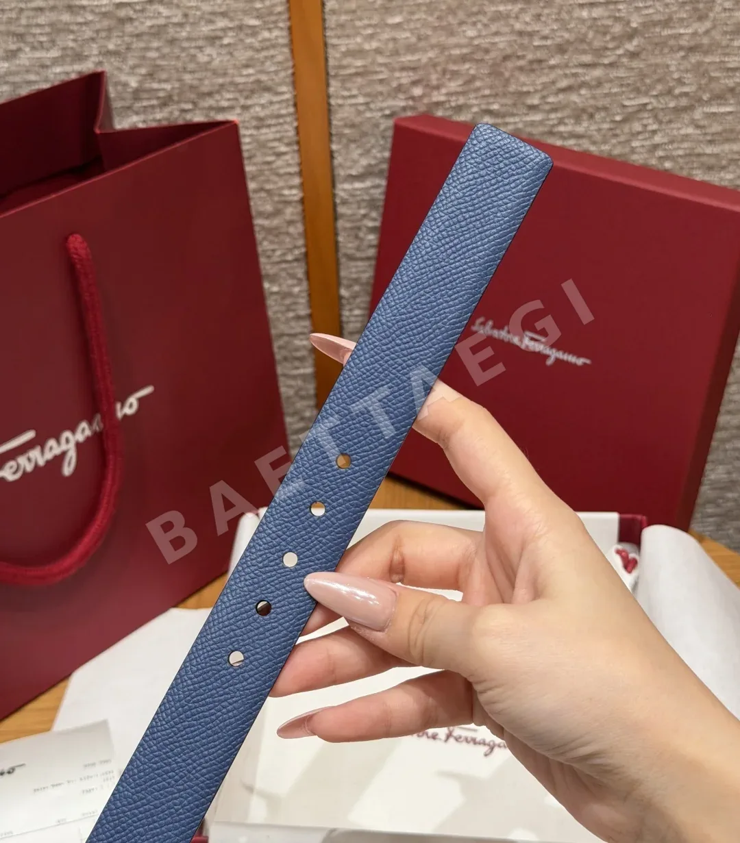 페레가모 간치니 버클 여성용 슬림 가죽 벨트 상세 이미지 6