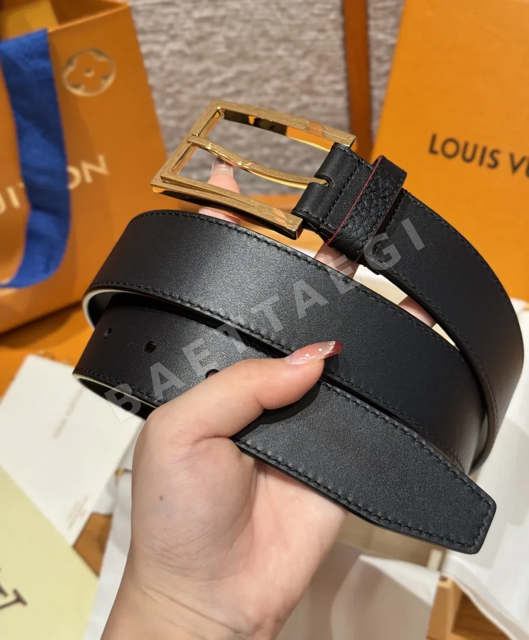 루이비통 LV 로고 남성용 슬림 가죽 벨트 35MM 상세 이미지 2
