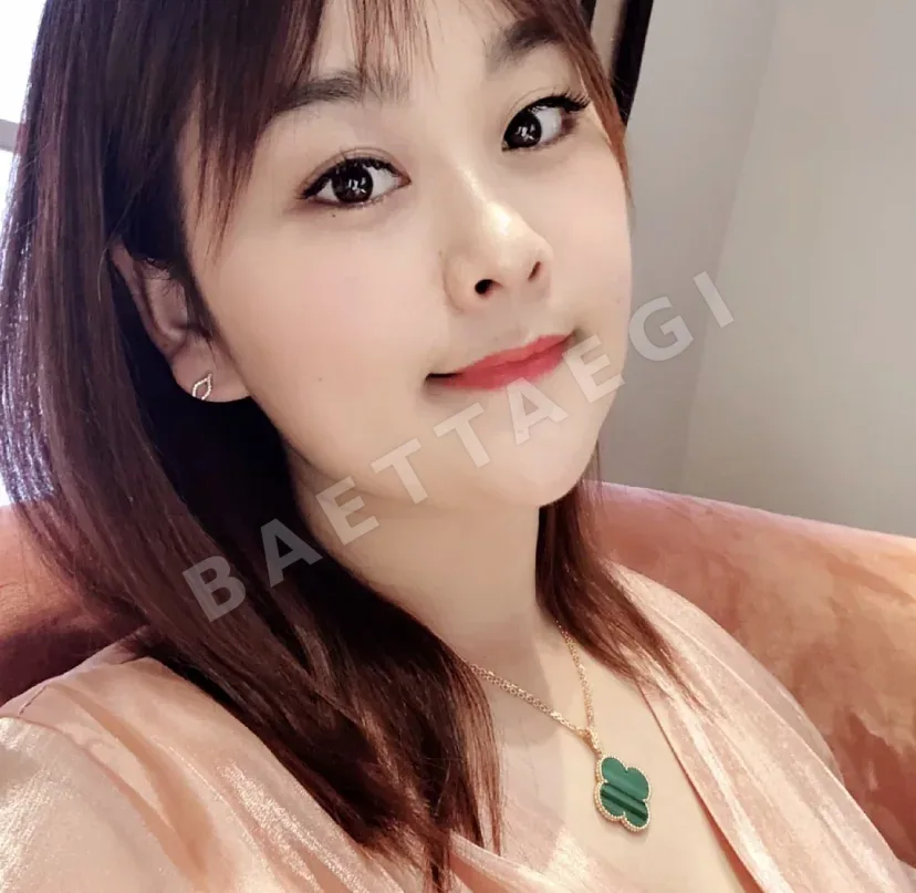 반클리프앤아펠 매직 알함브라 대형 네 잎 클로버 18K 골드 목걸이 상세 이미지 8