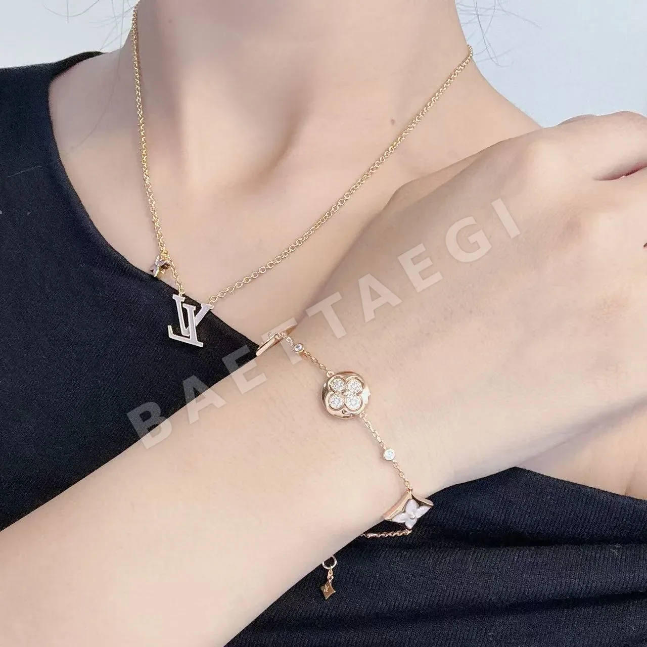 루이비통 목걸이 64112