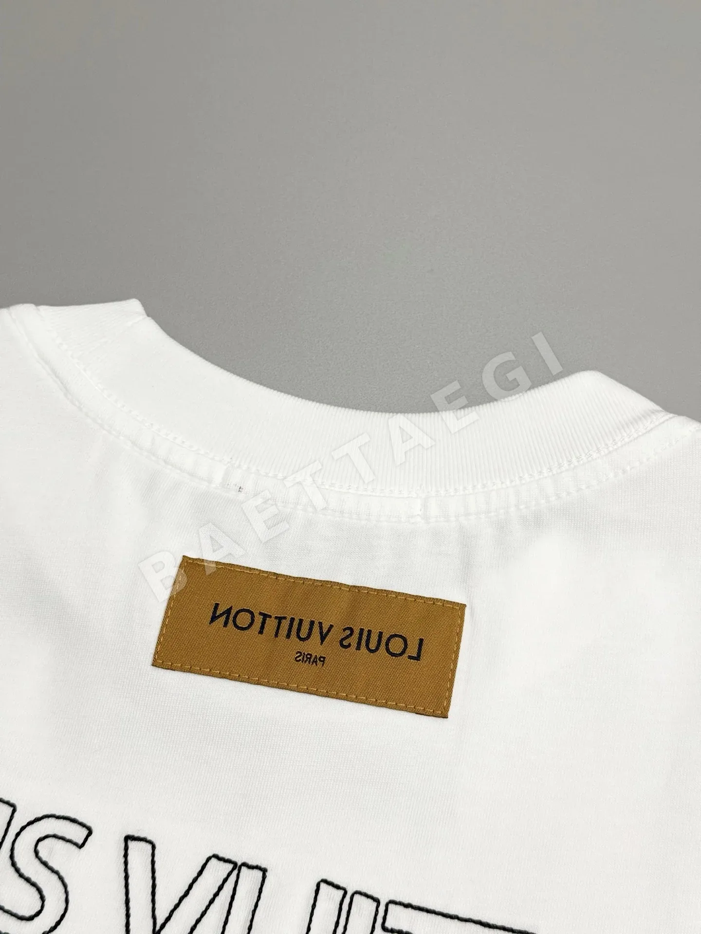 루이비통 뉴런웨이 자수 반팔 티셔츠 상세 이미지 6