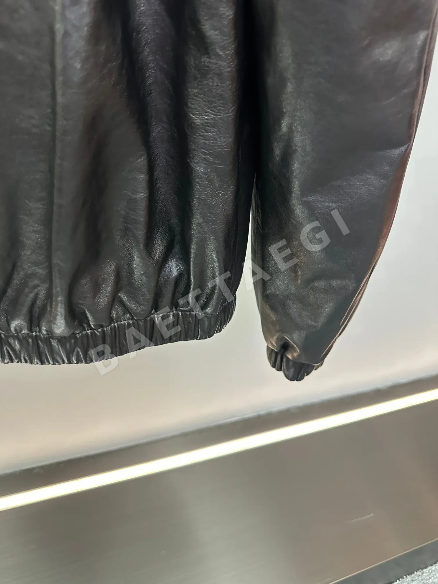 루이비통 탑스티치 램스킨 스탠드카라 자켓 상세 이미지 9