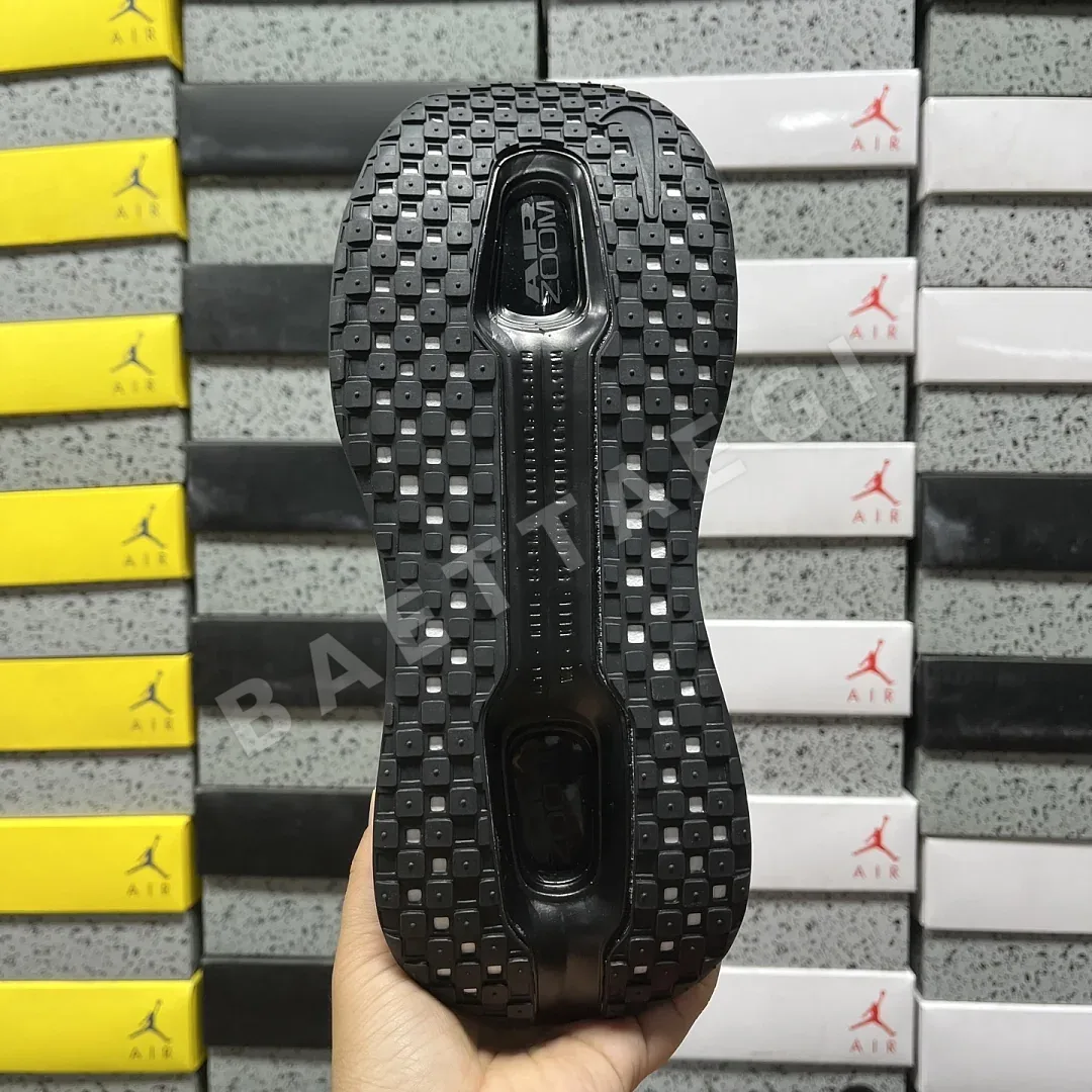 나이키 [M] 보메로 프리미엄 SP IQ0627-001 201655 Nike Vomero Premium SP Black Mini Chrome 상세 이미지 6