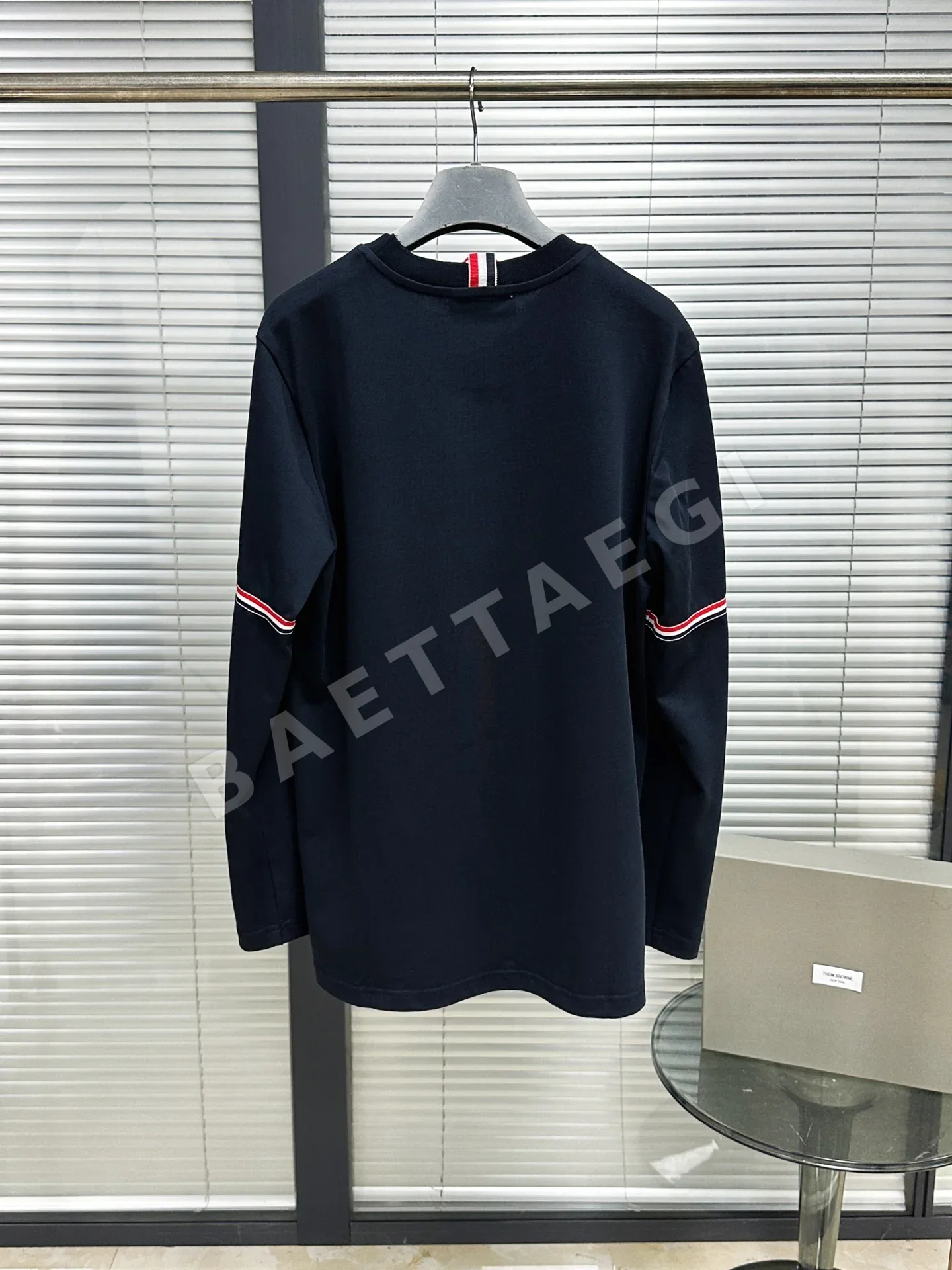 톰브라운 3색 암밴드 웨빙 긴팔 티셔츠 상세 이미지 3