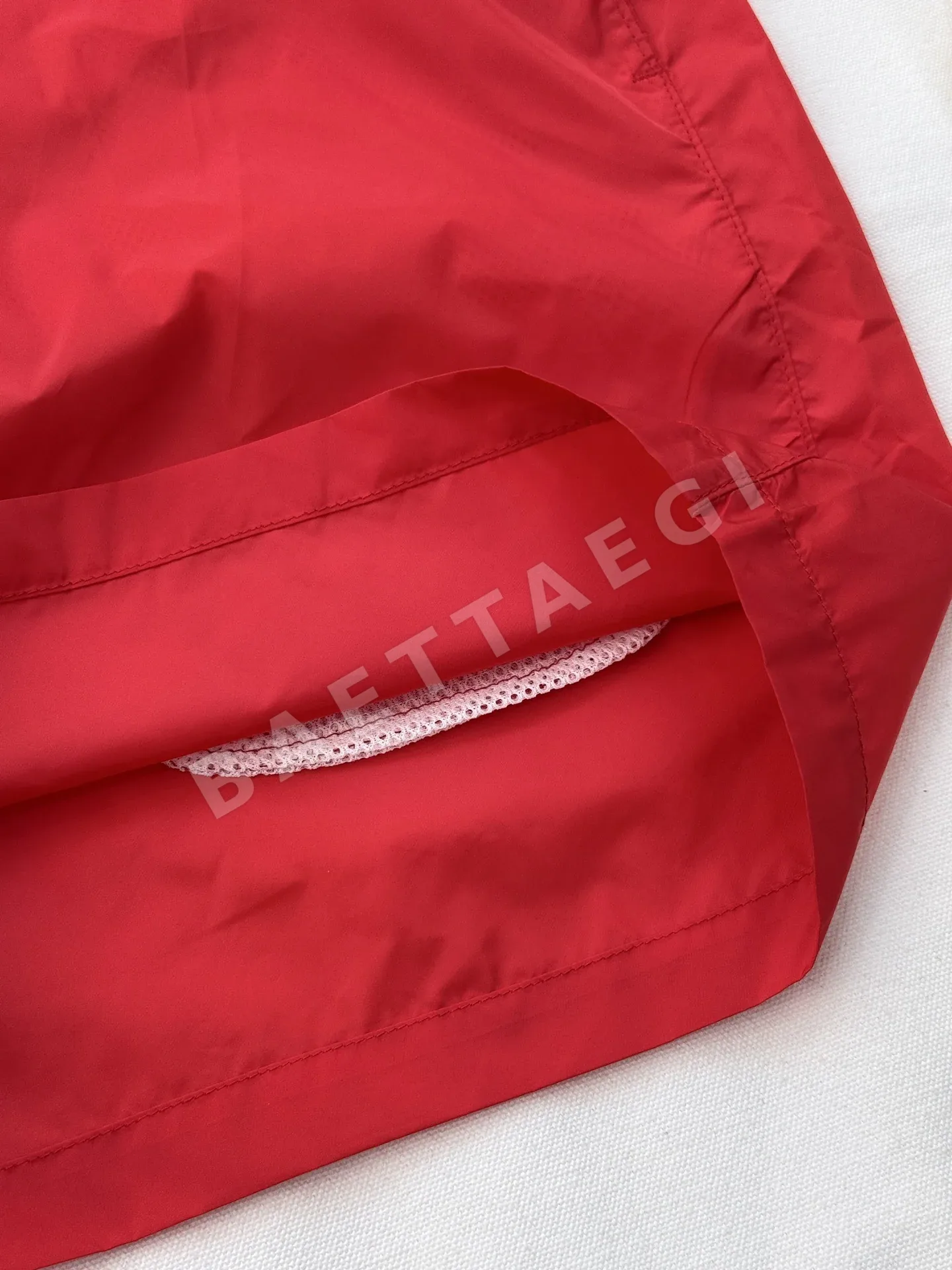 프라다 트라이앵글 로고 나일론 반바지 상세 이미지 7