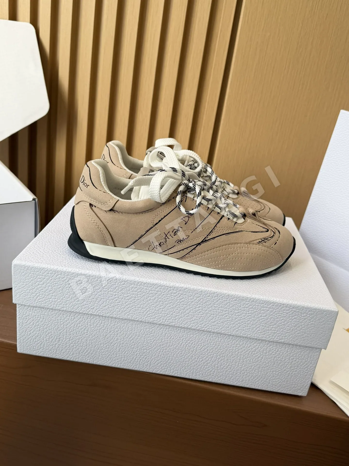 디올 스케치 그래피티 트레이닝화 8599 상세 이미지 2