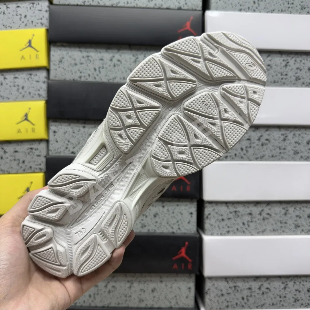 아식스 [WZ] 젤 NYC 1203A739-251 200463 Asics Gel-NYC Mineral Beige 상세 이미지 7