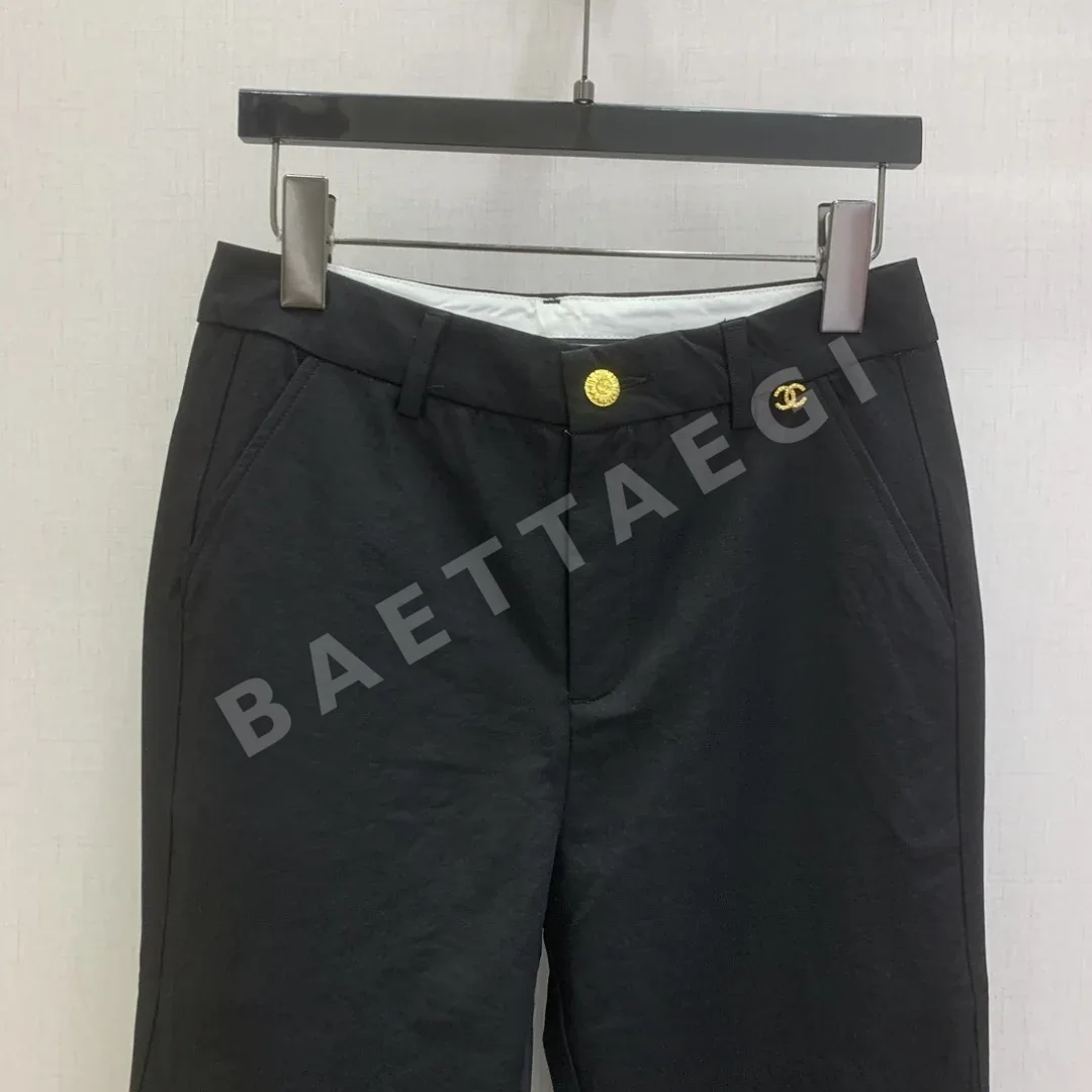 샤넬 더블 C 금속 장식 플레어 바지 상세 이미지 4
