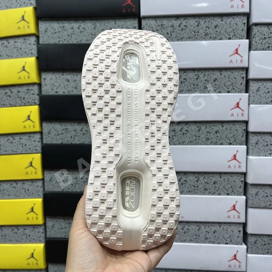 나이키 [M] 보메로 프리미엄 IQ8102-100 201659 Nike Vomero Premium Chalk 상세 이미지 9