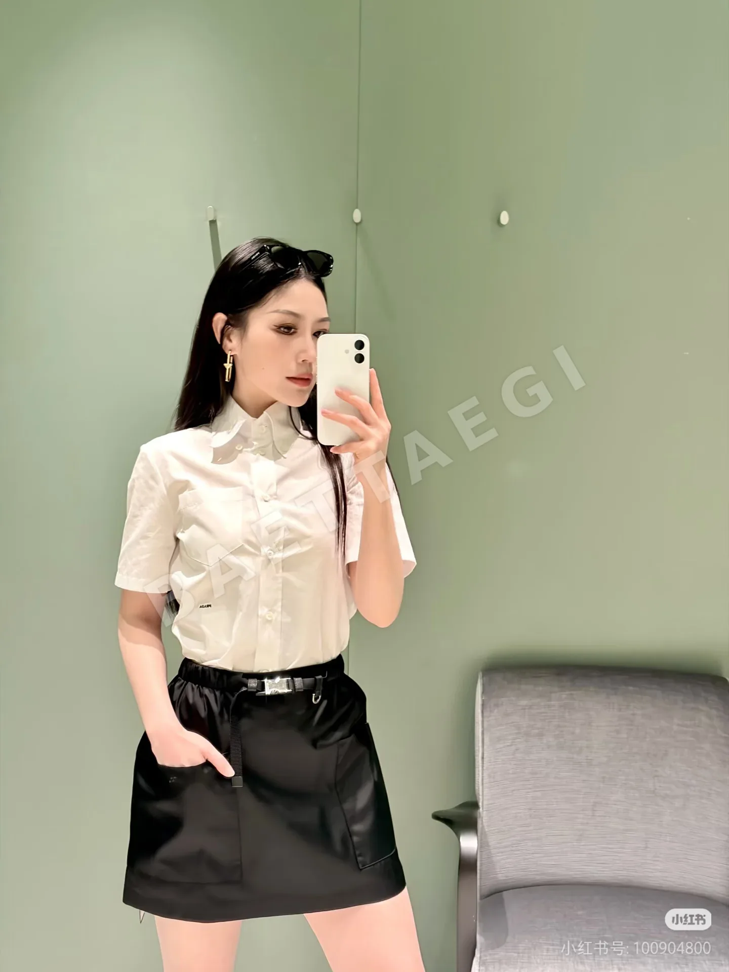 프라다 로고 자수 포켓 코튼 카라 반팔 티셔츠 상세 이미지 3