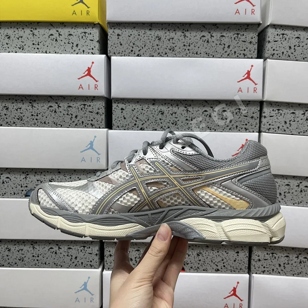 아식스 [TOP] 젤 큐뮬러스 16 1203A733-101 200299 Asics Gel-Cumulus 16 Cream Clay Grey 상세 이미지 9