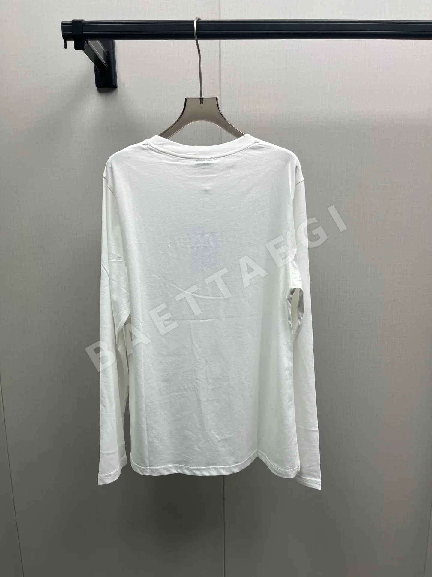 샤넬 컬러 라인스톤 장식 크루넥 긴팔 티셔츠 상세 이미지 3