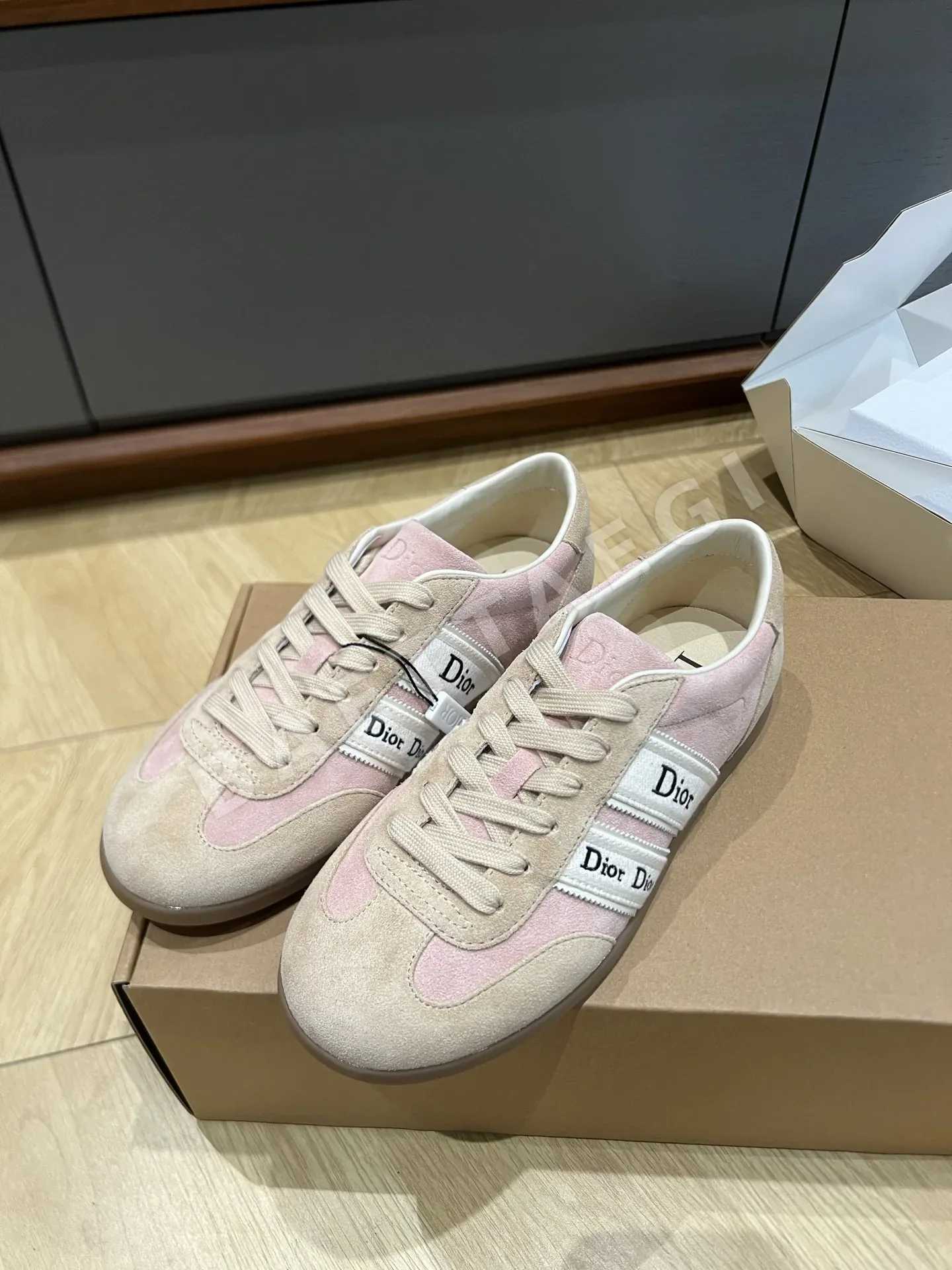 디올 저먼 트레이닝 스니커즈 75254
