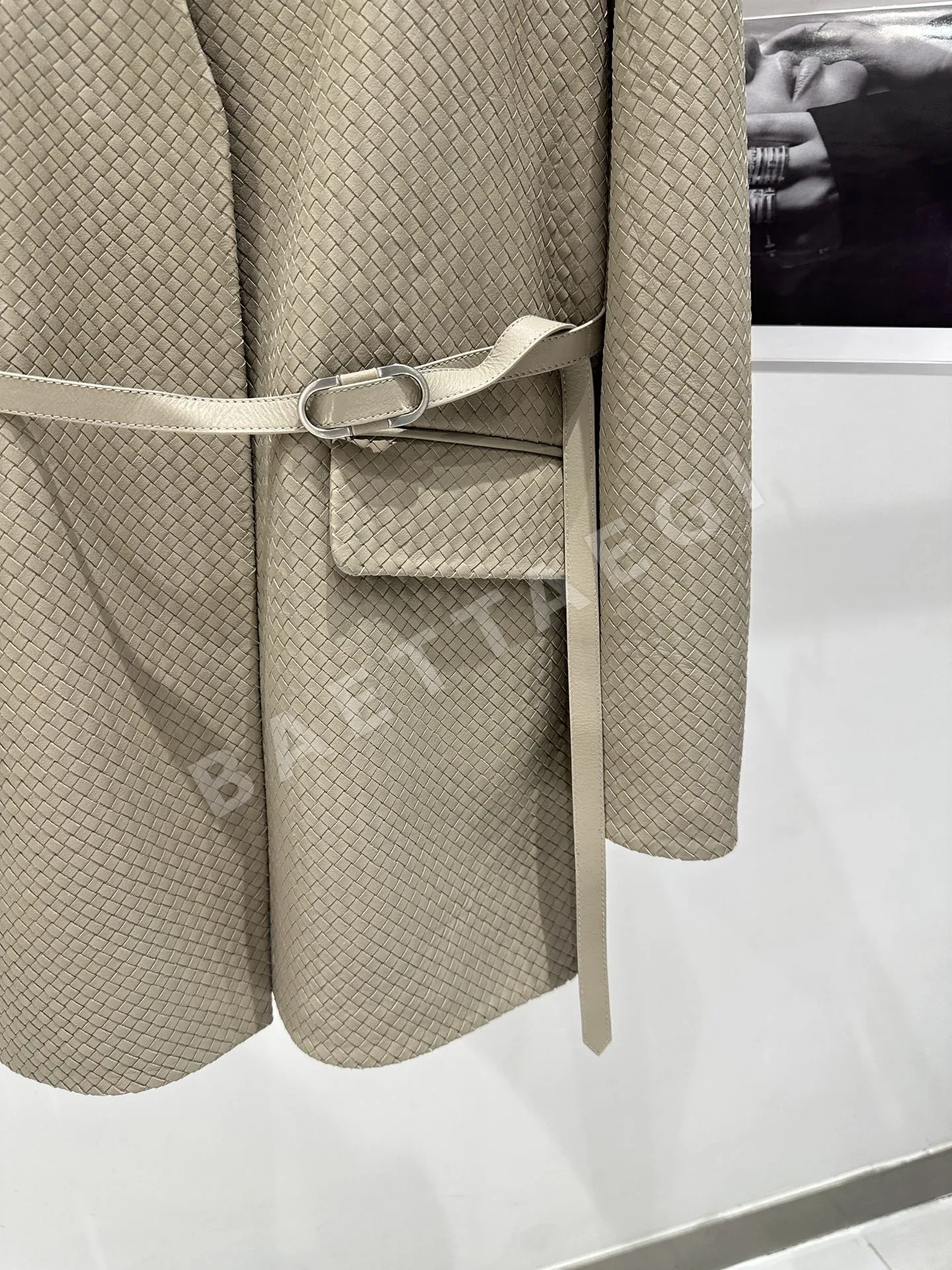 보테가베네타 램스킨 오프숄더 여성 자켓 상세 이미지 6