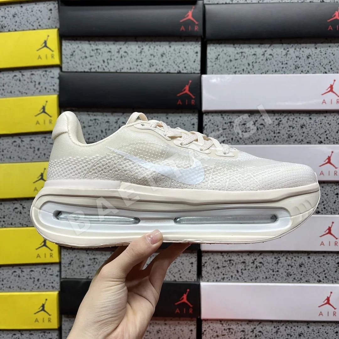 나이키 [CG] 보메로 프리미엄 IQ8102-100 202000 Nike Vomero Premium Chalk 상세 이미지 9