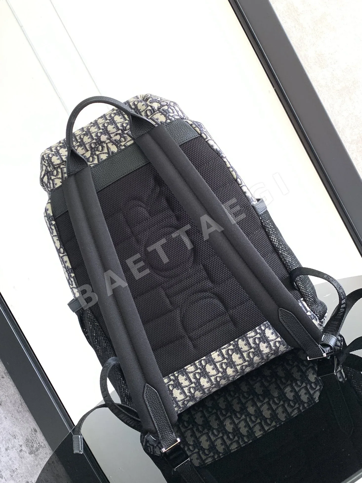 디올 8 버클 백팩 상세 이미지 3