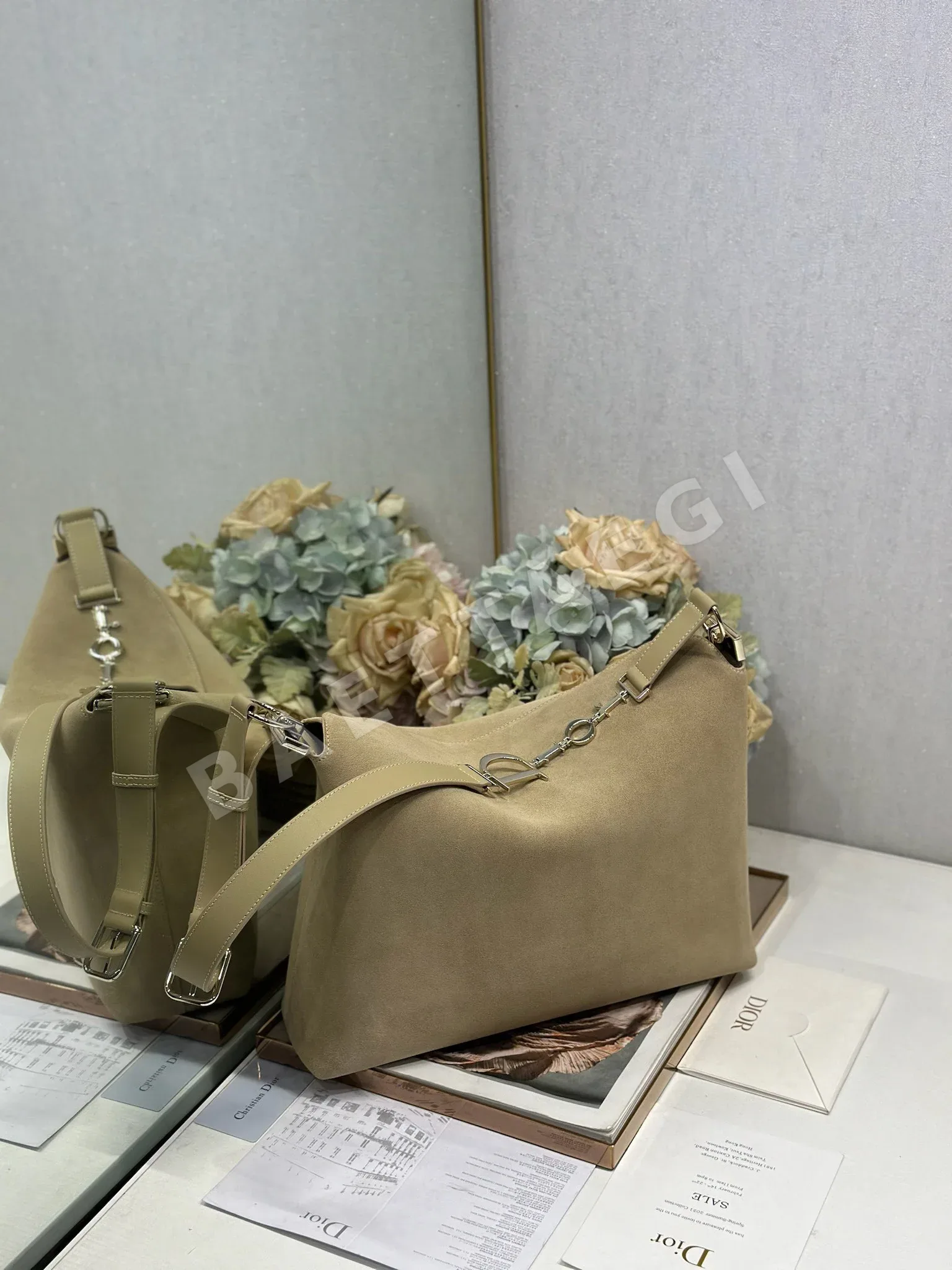 디올 라지 호보 벨벳 가방 상세 이미지 3