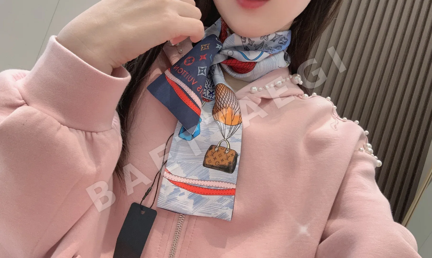 루이비통 업 앤드 어웨이 실크 스카프 146351
