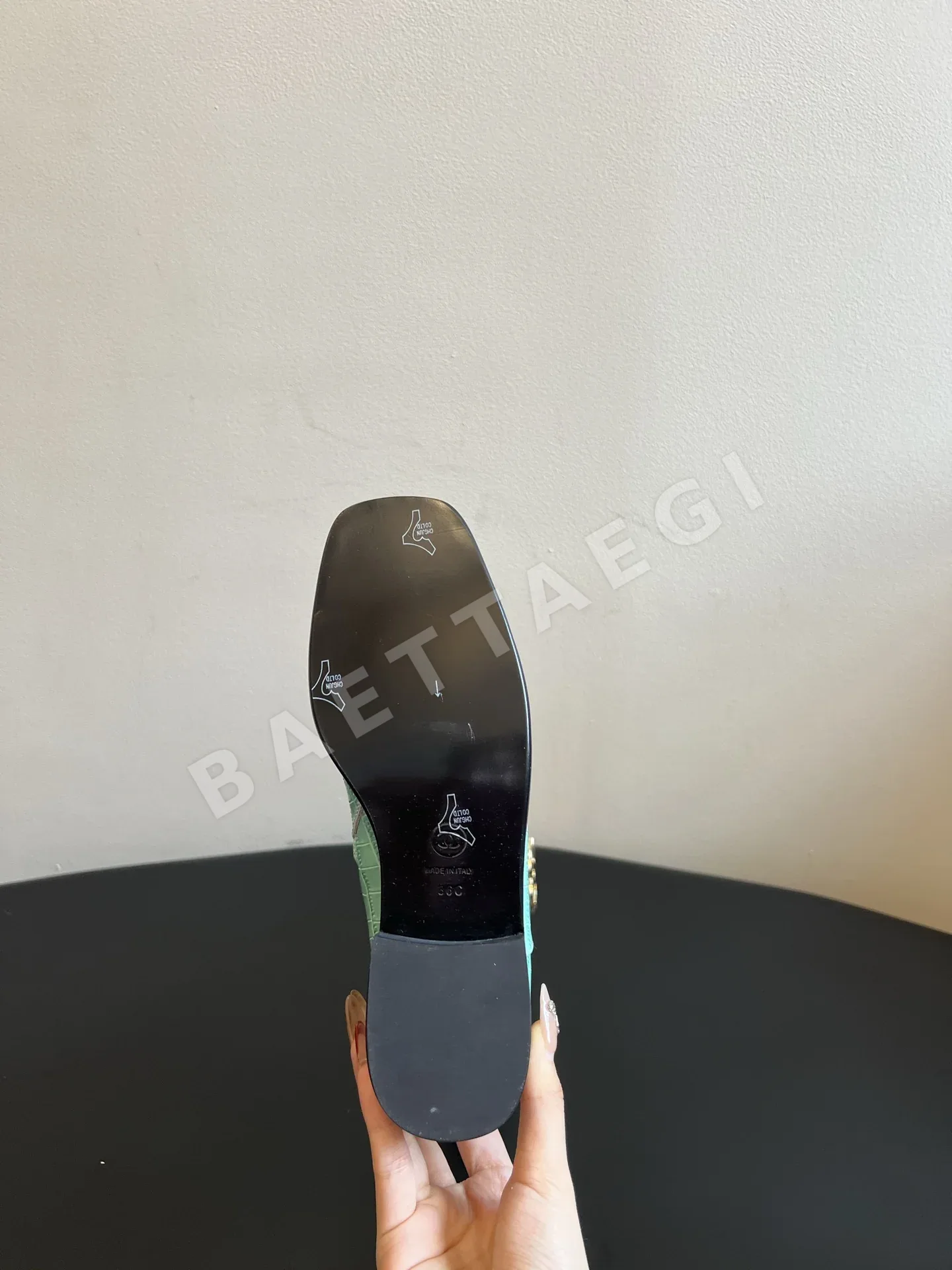 샤넬 부츠 여성 가죽 더블 C 버클 상세 이미지 5