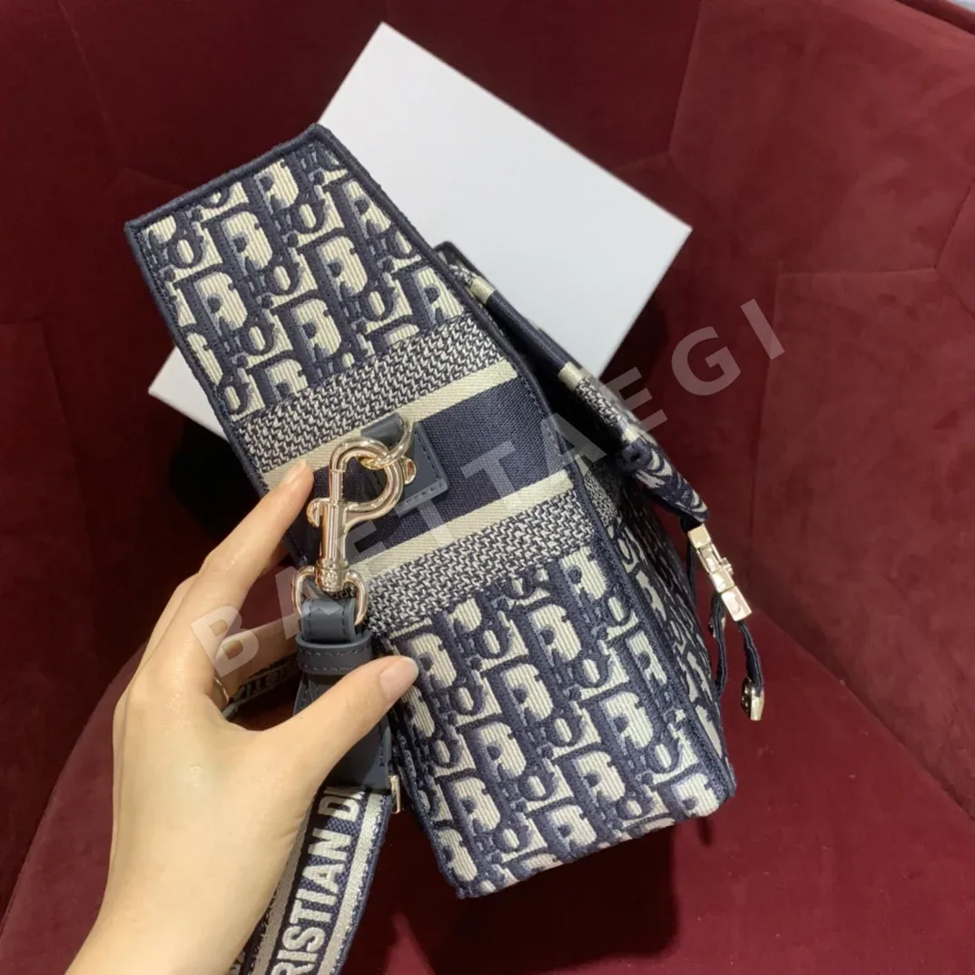 디올 캠프 라지 메신저 가방 상세 이미지 3