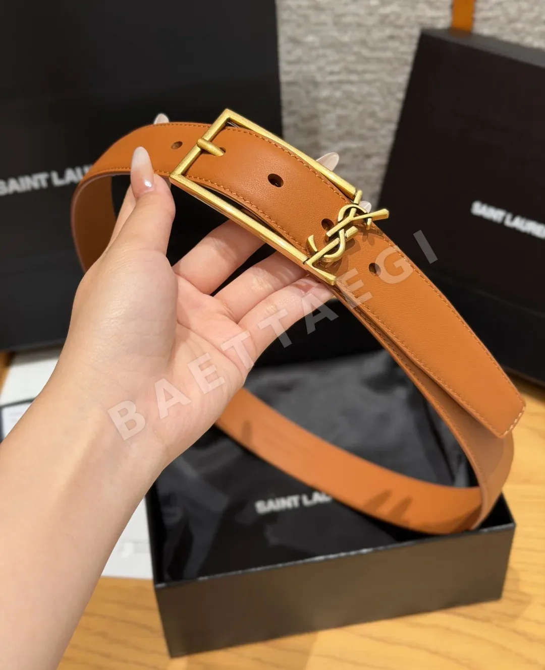 생로랑 카산드르 스퀘어 버클 스무스 카프스킨 벨트 상세 이미지 4