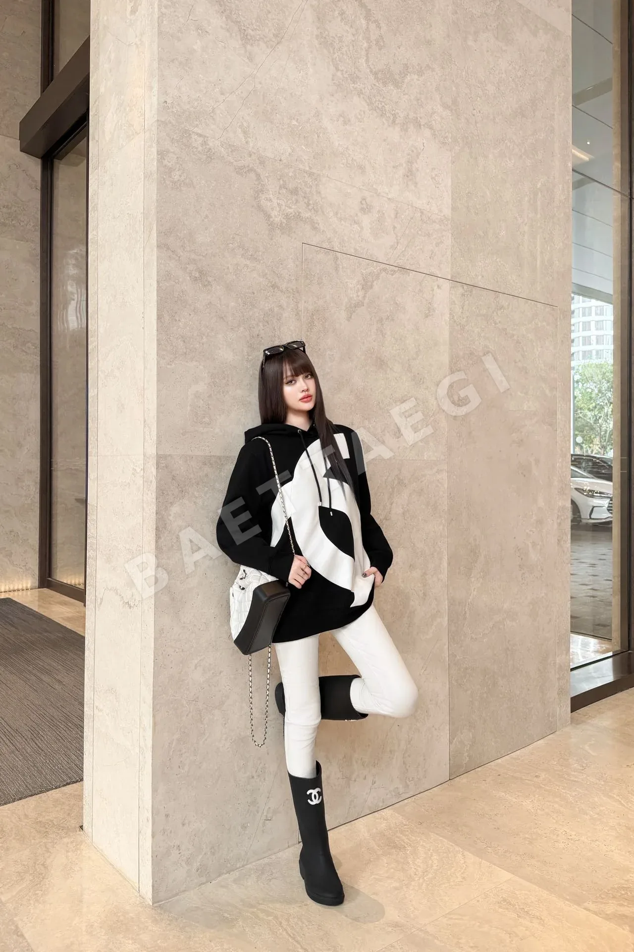 샤넬 더블 C 가죽 패치워크 후드 긴팔 스웨트셔츠 상세 이미지 5