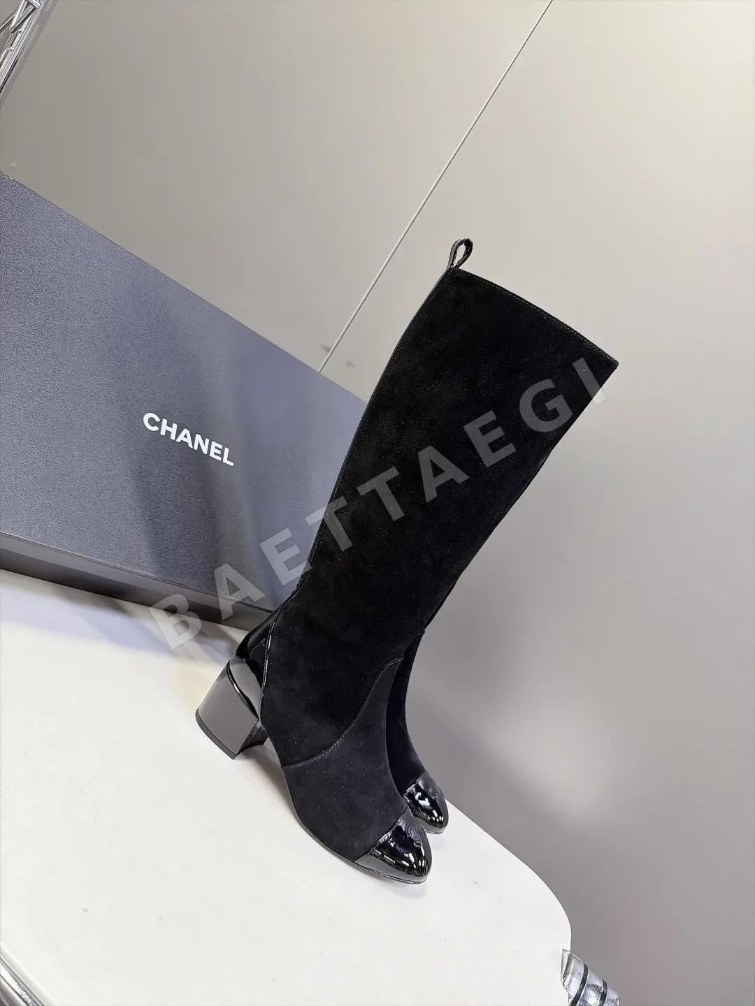 샤넬 부츠 램스킨 진주 더블 C 로고 힐 상세 이미지 2