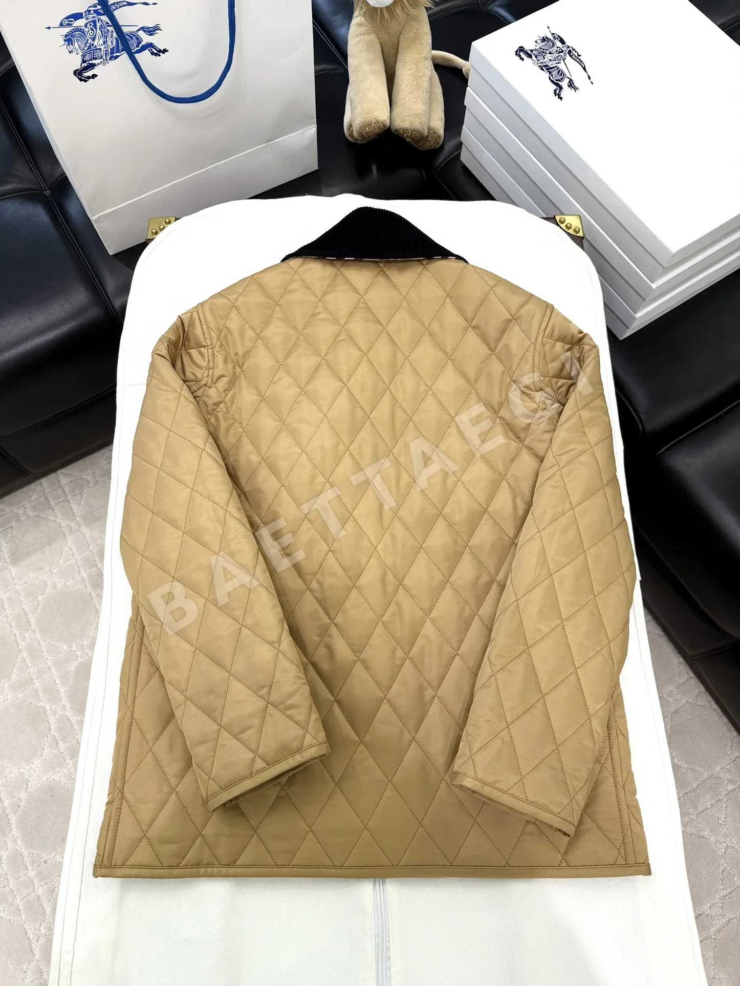 버버리 다이아몬드 퀼팅 체크 여성 다운 자켓 상세 이미지 2