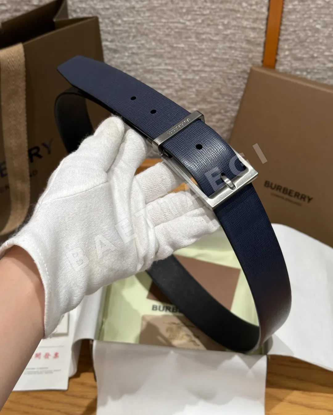 버버리 송아지가죽 리버시블 벨트 35mm 상세 이미지 4